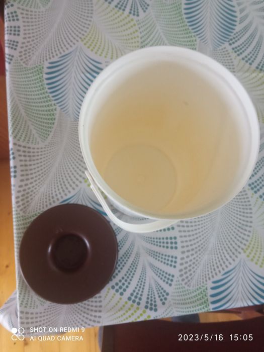 Plastikowe wiaderko na wode pojemność : 4,59 litra