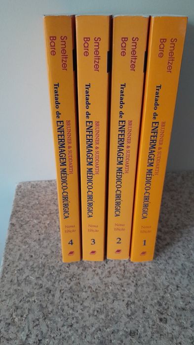4 volumes do Tratado de Enfermagem  Médico-Cirúrgica