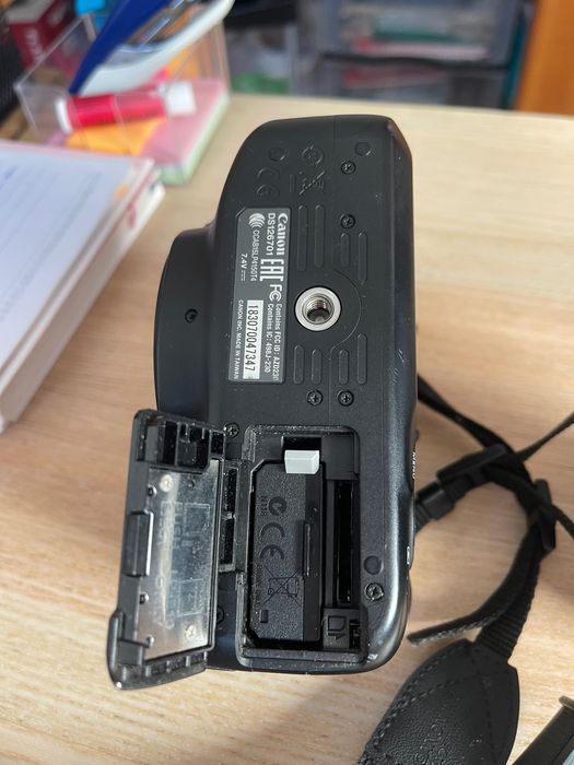 Canon 4000D DSLR + Objetiva + Carregador – Pronta a Usar!