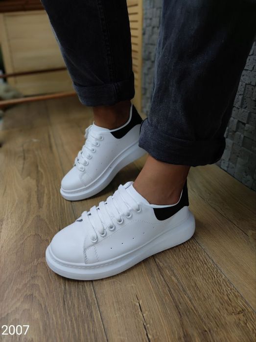 білі шкіряні кеди як guess кросівки  кожа чорні