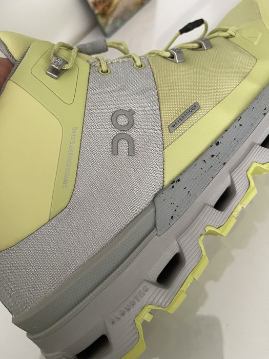 Зимові кросівки on cloudrock waterproof