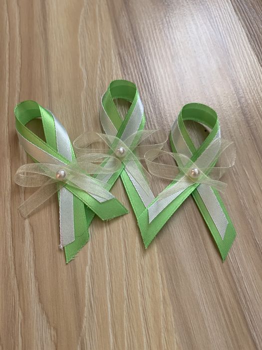 Бутоньєрки для весілля гостей