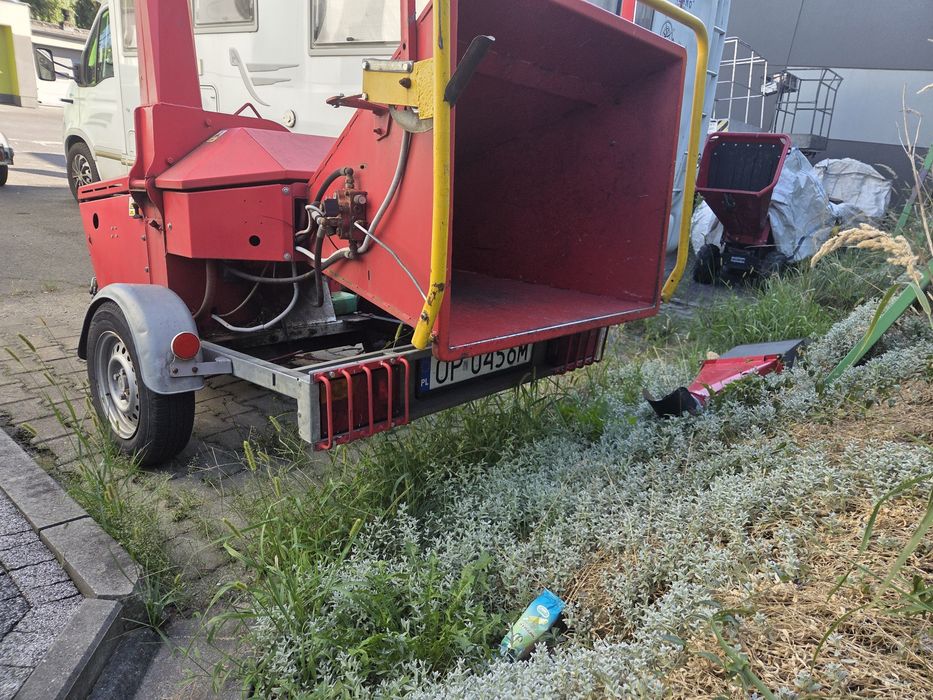 Rębak spalinowy do gałęzi Lindana 27 KM Diesel. Zarejestrowany i ubezpieczony.
