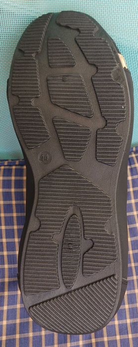Tenis novos nr 44