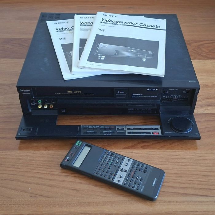 Leitor e gravador de vídeo VHS, Sony SLV-757, de 1989, com avaria