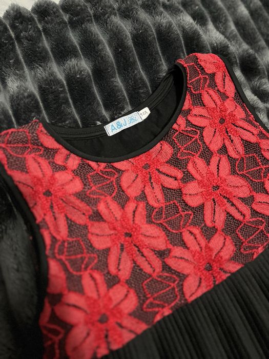 Vestido plissado com renda da A&J