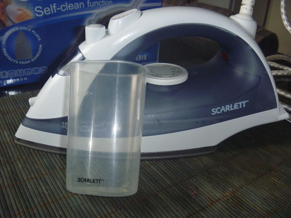 Утюг SCARLETT 1600 ватт.