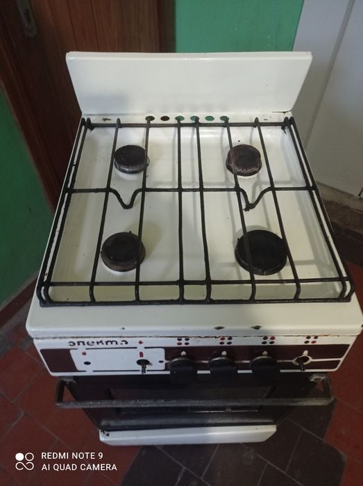 Продам полностью рабочую газовую плиту