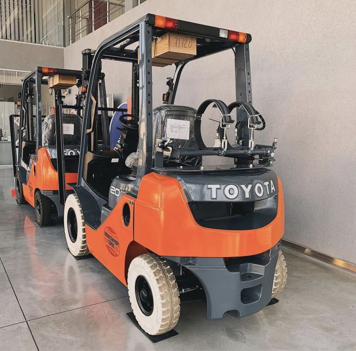 Навантажувач, погрузчик, кара, вилковий навантажувач Toyota