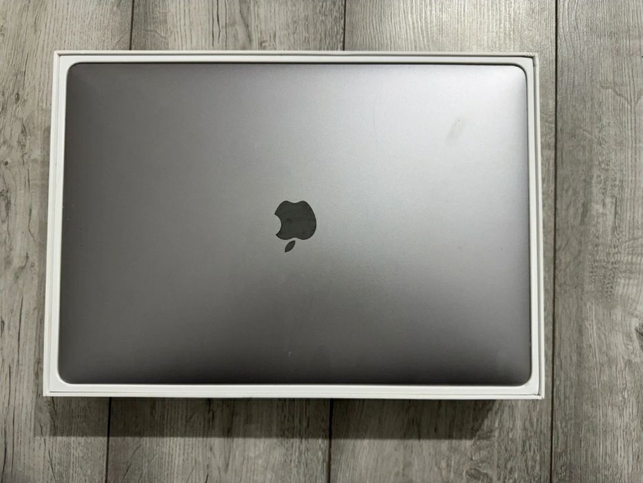 Apple MacBook Pro 15 512GB SSD 6 Core Intel i9