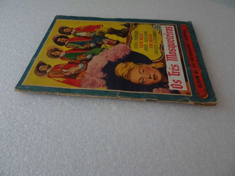 Caderneta de cromos completa Os Três Mosqueteiros