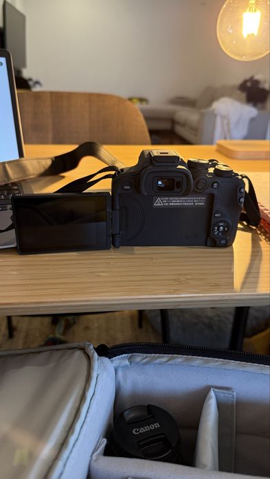 Camera Canon R10 + Bolsa