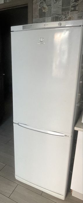 Холодильник б/в Indesit
