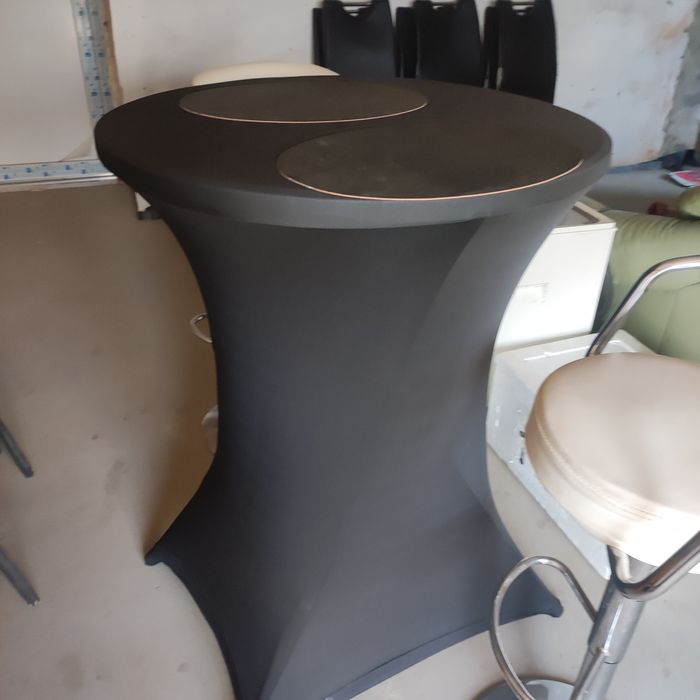 Stół barowy z krzeslami