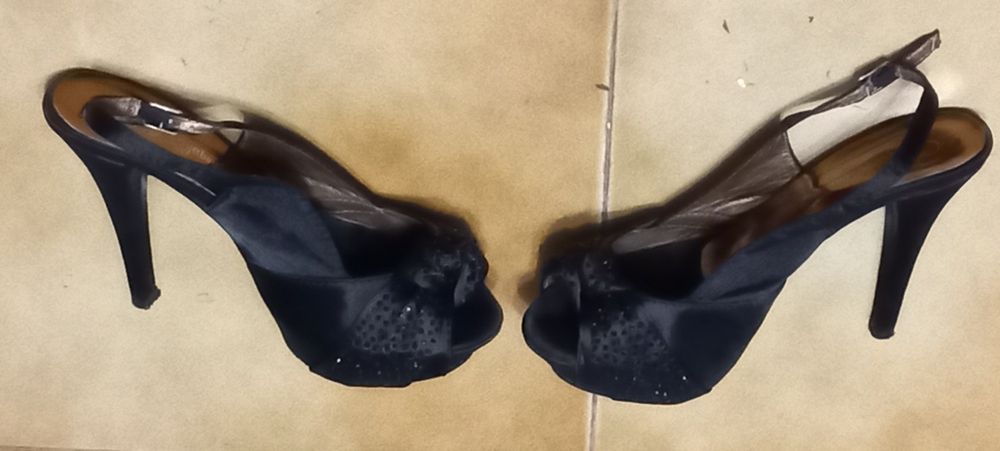 Sapatos de senhora praticamente novos