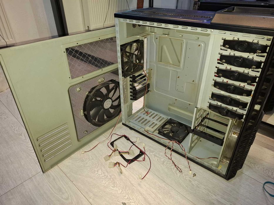 Aorus Z690 Elite AX, i7-12700K, Zasilacz 850W, Obudowa - gratis