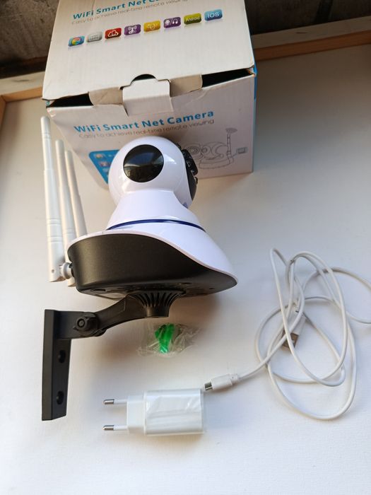 WiFi камера V380Pro с креплением на стену