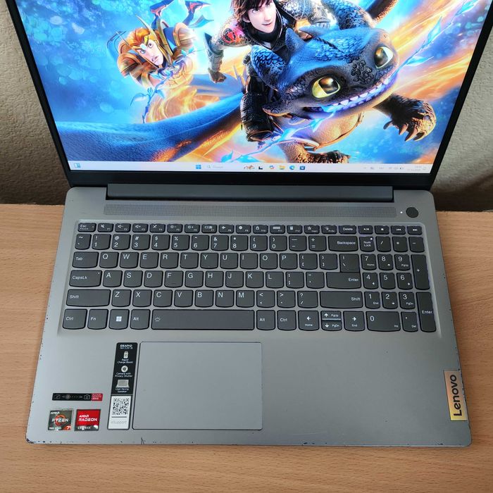 Потужний і тонкий Lenovo Slim 3 15.6"FHD IPS/Ryzen 7(8ядер)/16GB/512M2