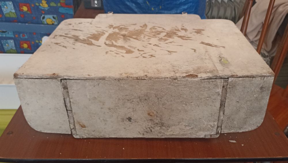 Antigo armário de casa de banho