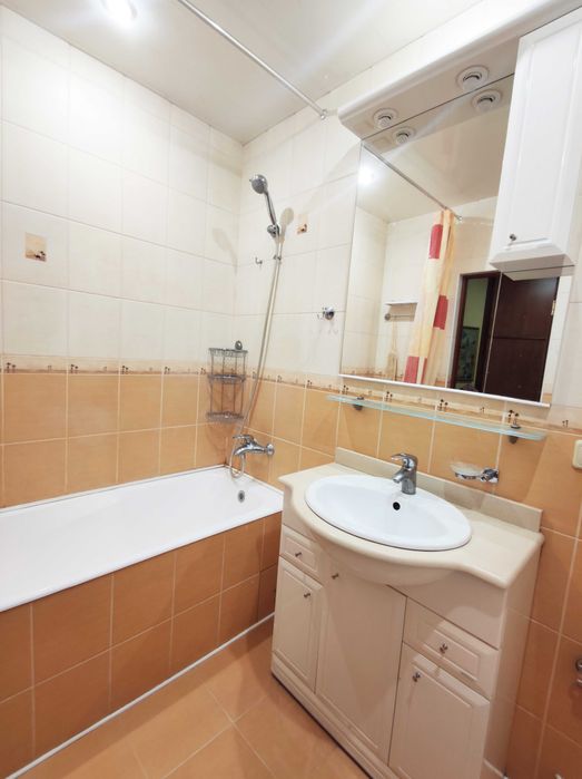 Продам 1 кімн. квартиру вул. Велика Китаївська 10А м.Деміївська  Салют