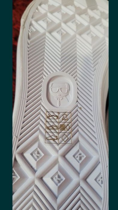 Sapatilhas KARL LAGERFELD. couro. Tamanho 40. 200€