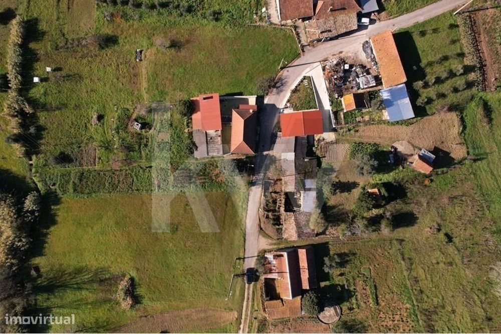 Moradia T2 para recuperar em Santo Ibério, Pombal, Leiria com terreno