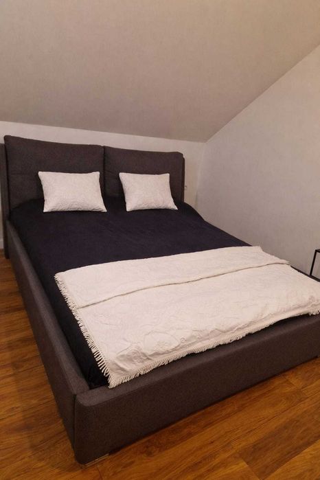 Łóżko tapicerowane 180×200 + materac Fabryka Sypialni Toscana + stelaż