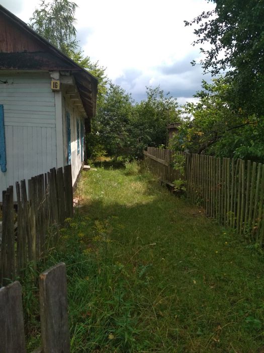 Будинок з ділянкою, хата