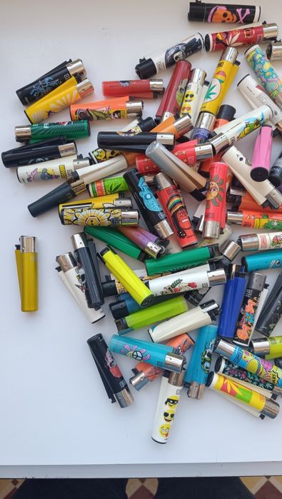 Lote de 120 isqueiros clipper originais em bom estado geral