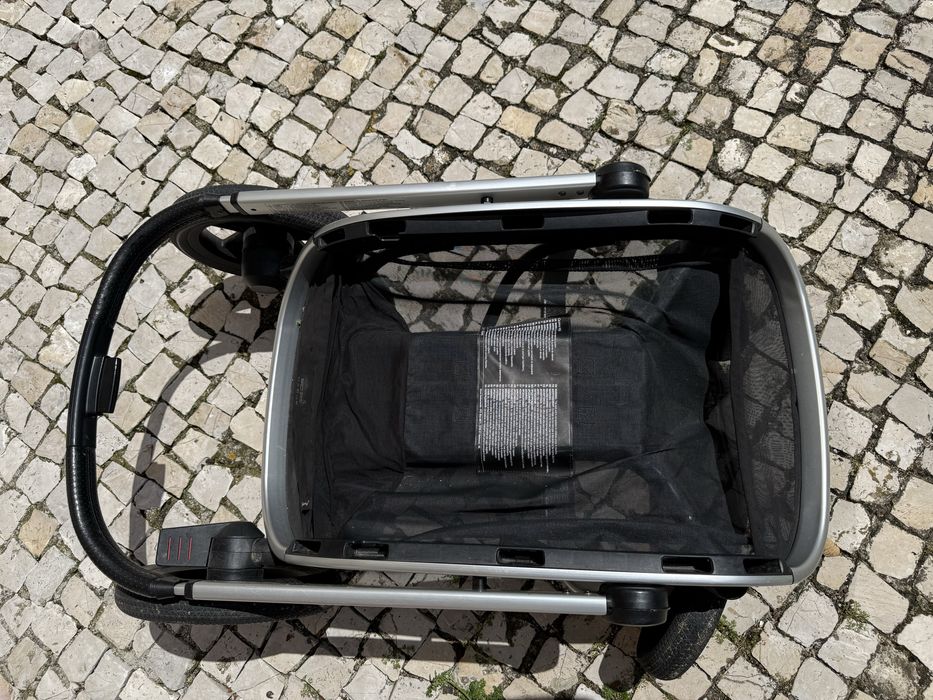 Carrinho modular Quinny Hubb Mono + banco plataforma Hubb madeira