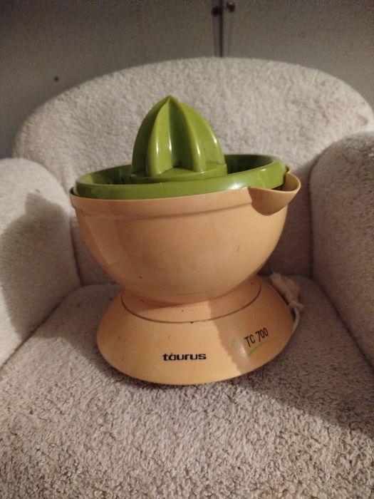 Espremedor elétrico Taurus