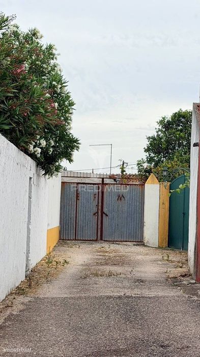 Moradia T3 Em Fase De Acabamento Com Quintal – Excelente Localizaçã...