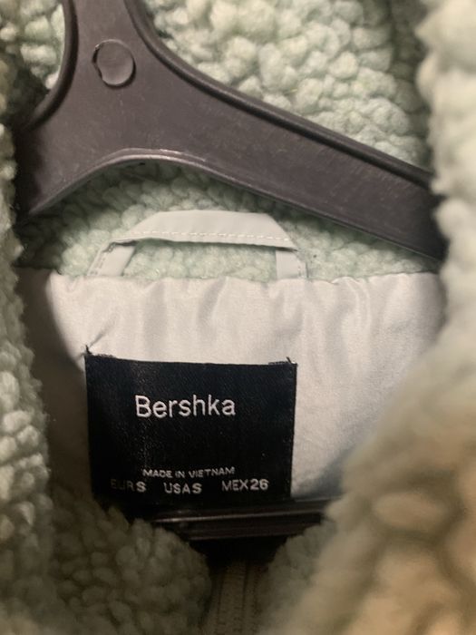 Sweat Bershka pelo e fecho verde