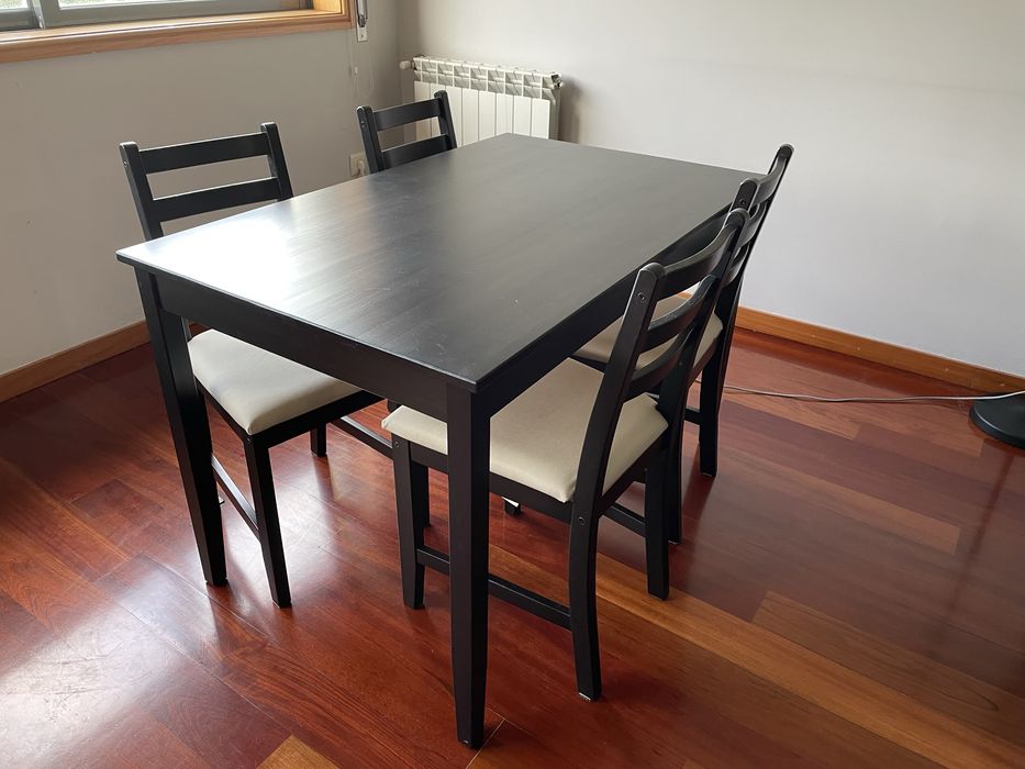 Mesa de jantar e cadeiras Ikea excelente estado