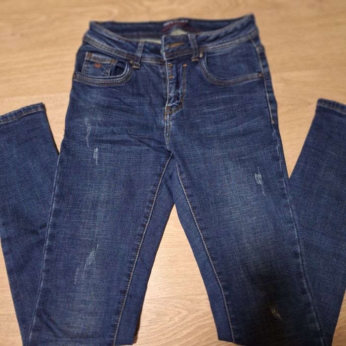 Продам женские джинсы