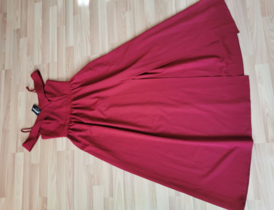 Elegancka sukienka bordowa