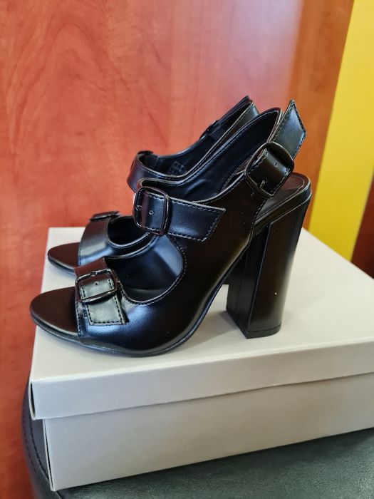 Nowe sandały damskie na obcasie roz 35. Even&Odd