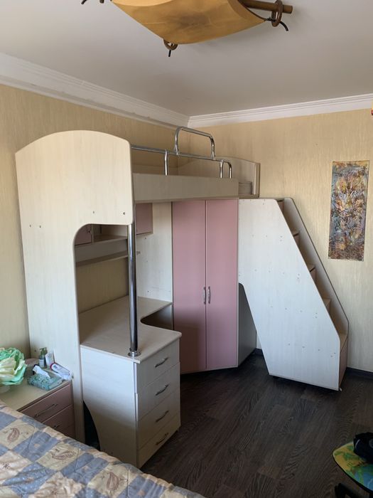 Дитяче ліжко-уголок