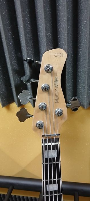 Gitara basowa Sire Marcus Miller V7 Alder-5 WHT