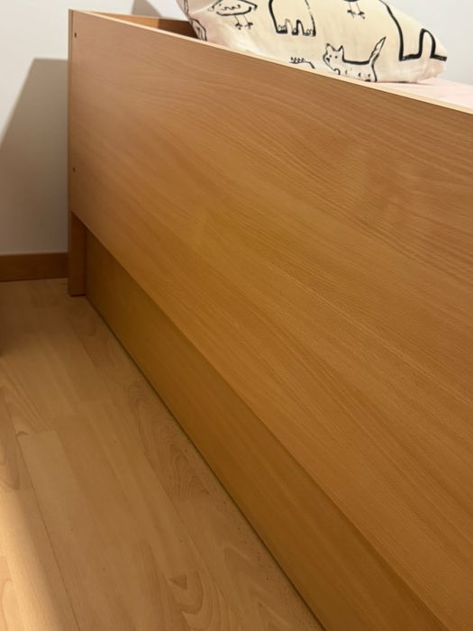 Cama de solteiro + Mesa de Cabeceira | Bom estado