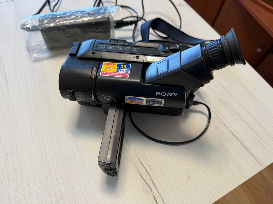 Відеокамера Sony CCD-TRV27E