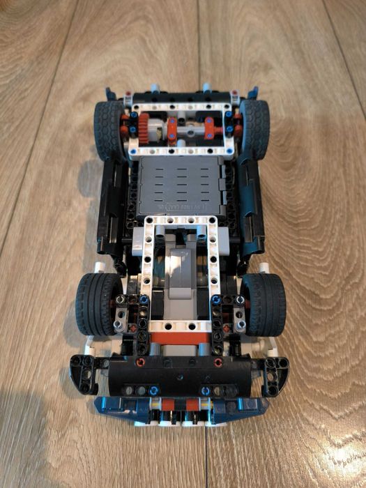 LEGO Technic 42109 sterowane przez aplikację.