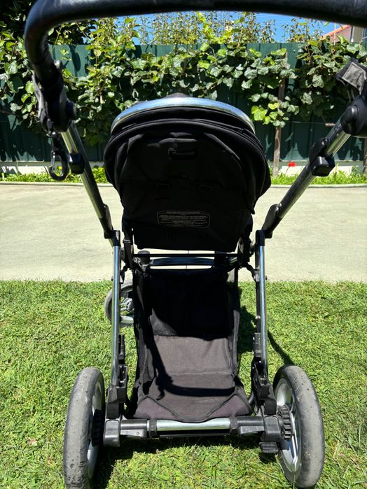 Carrinho com cadeiras e alcofa