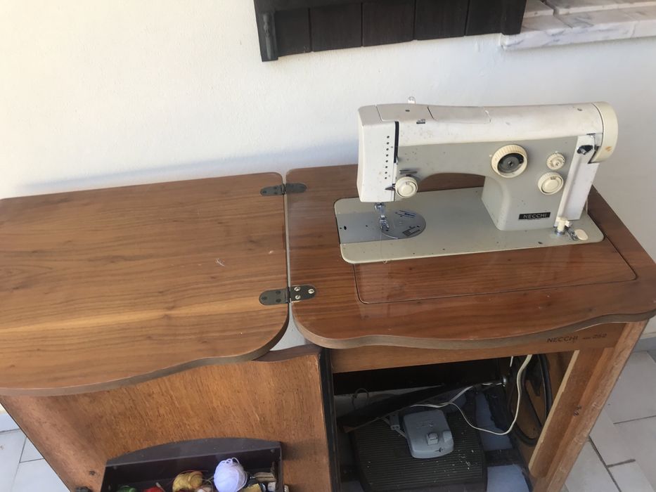 Maquina costura Necchi 554