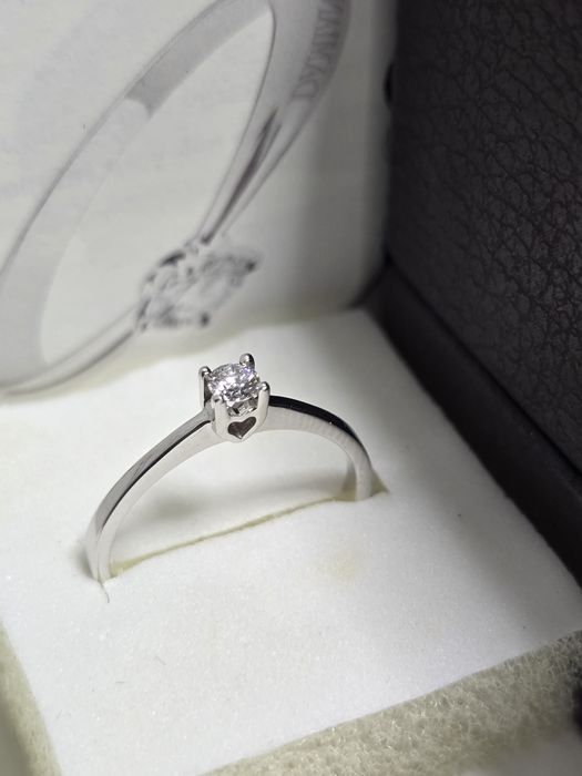 Каблучка золота з діамантами. Кольцо с бриллиантом