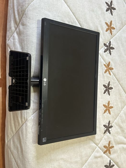 Monitor LG 19” LED (19M37A) com suporte, cabo VGA e transformador