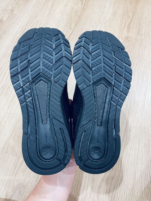 кросівки Under Armour 38.5р