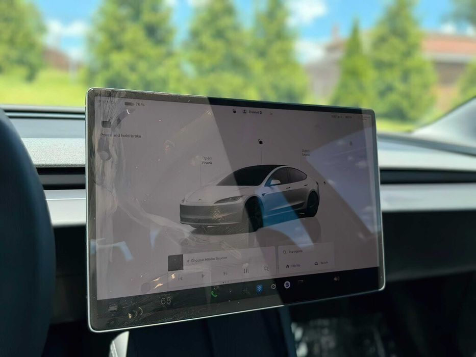 Tesla Model 3      2025
