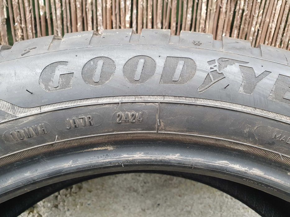 2x 235/50/20 104T Good/Year UltraGrip 7,4mm 2024r.
