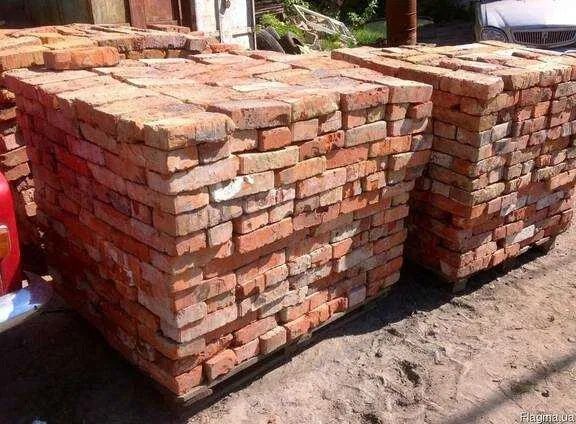 Кирпич  красный .